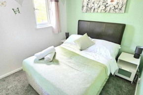 Cozy 3-Bed House Near Willen Lake with Garden